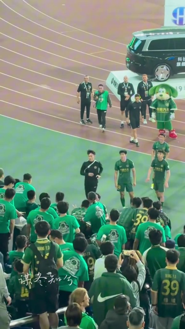 在线配资交易·加杠网 浙江球员赛后与球迷发生争执？现场球迷解释：这是一场多方误会